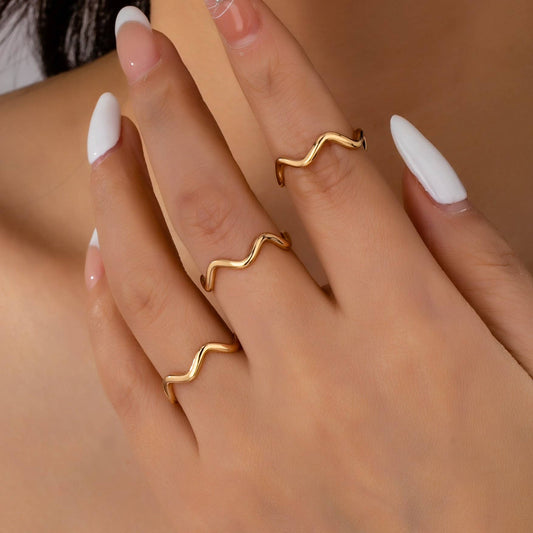 Wavy Knot Gold Ring