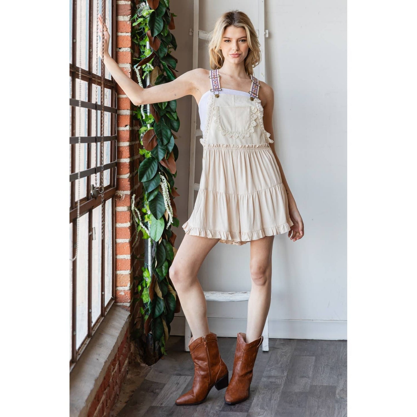 EMBROIDERY OVERALL ROMPER